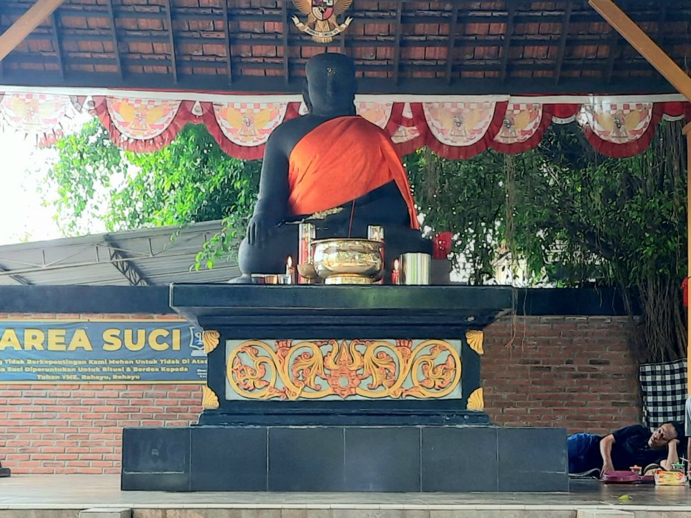 Menelusuri Jejak Sejarah di Arca Joko Dolog, Surabaya